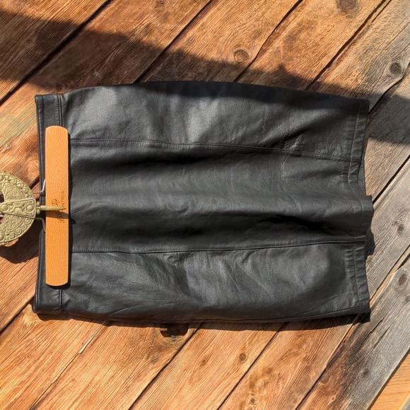 Cayenne Vintage black leather skirt - Picture 8 of 8